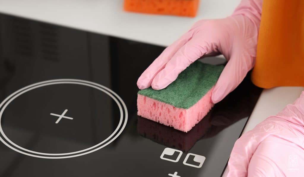 How to Clean an Electric Stove Top From Smells & Stains